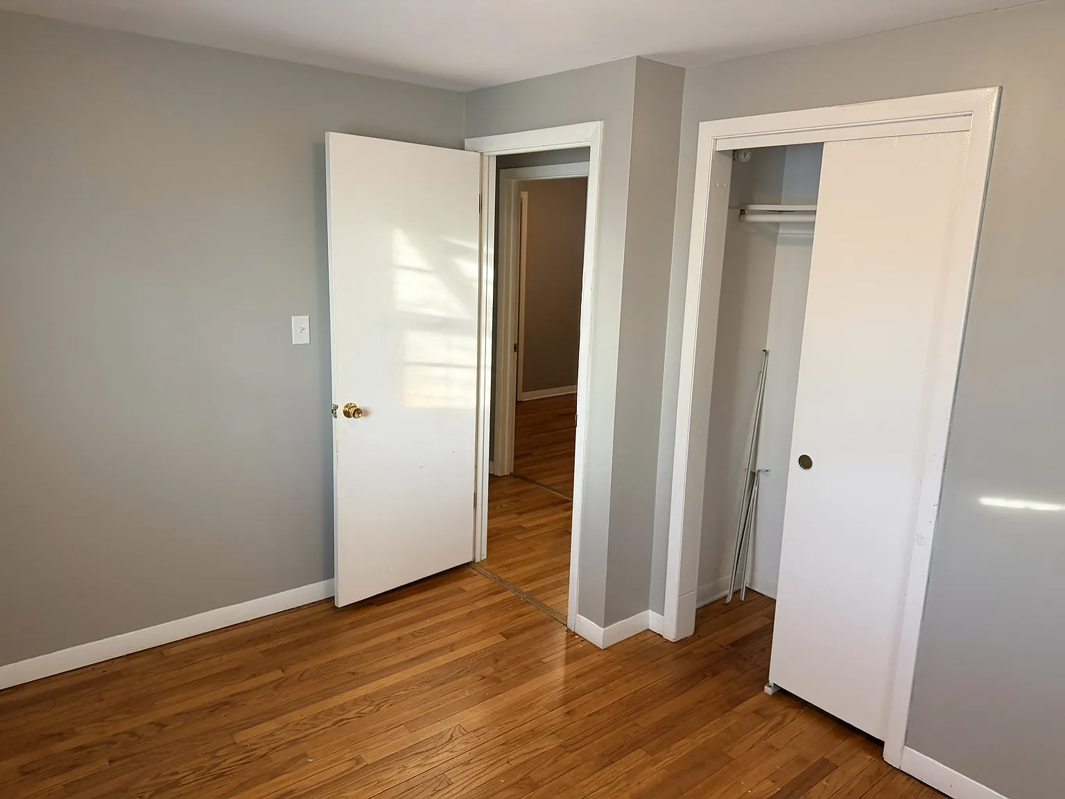3 bed, 1.5 bath, 1350 sqft, $1,900 — Photo 2