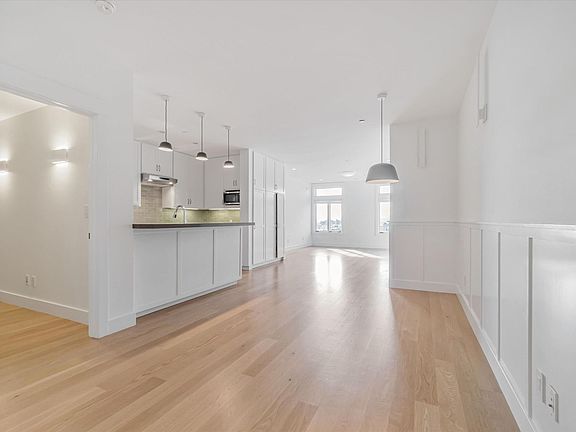 3rd image of 2949-51 Pacific Ave #2949A