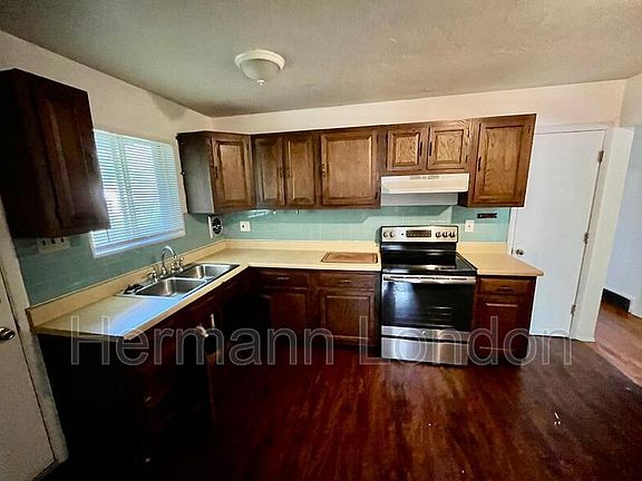 3rd image of 1134 Prigge Ave