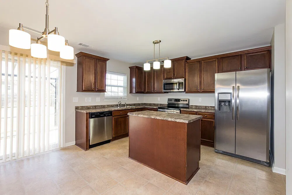4 bed, 2.5 bath, 2263 sqft, $3,140 — Photo 4