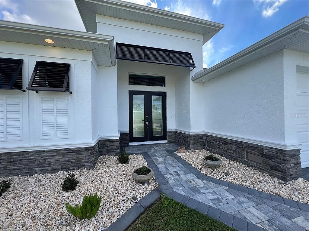 3 bed, 2.0 bath, 1756 sqft, $4,500 — Photo 2