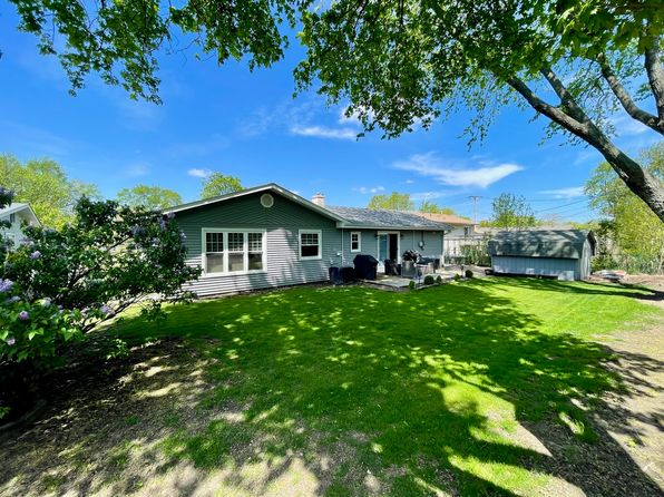 443 Indianwood Dr, Carol Stream, IL 60188