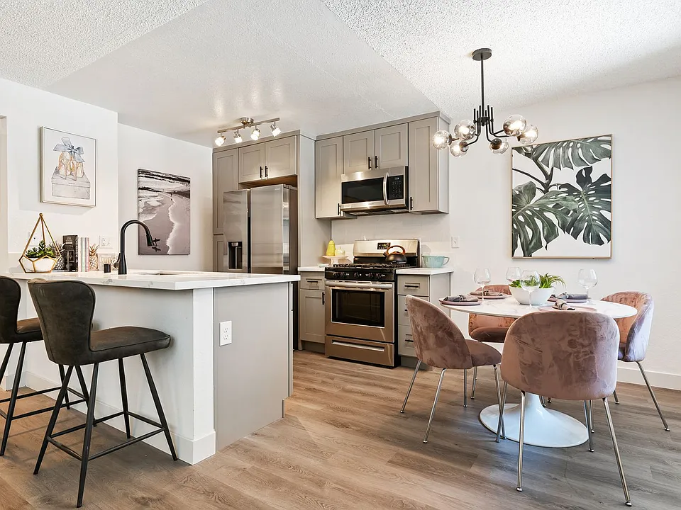 Valencia Apartments