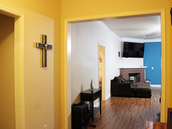 5th image of 409 Cabrillo Dr