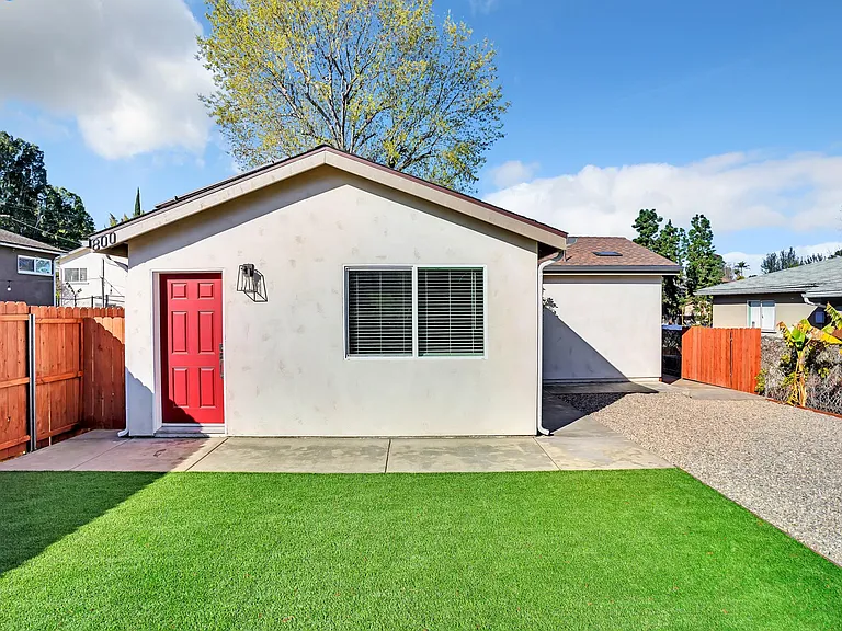 800 Garfield Ave — Photo 3