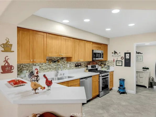 581 S Glenhurst Dr, Anaheim, CA 92808