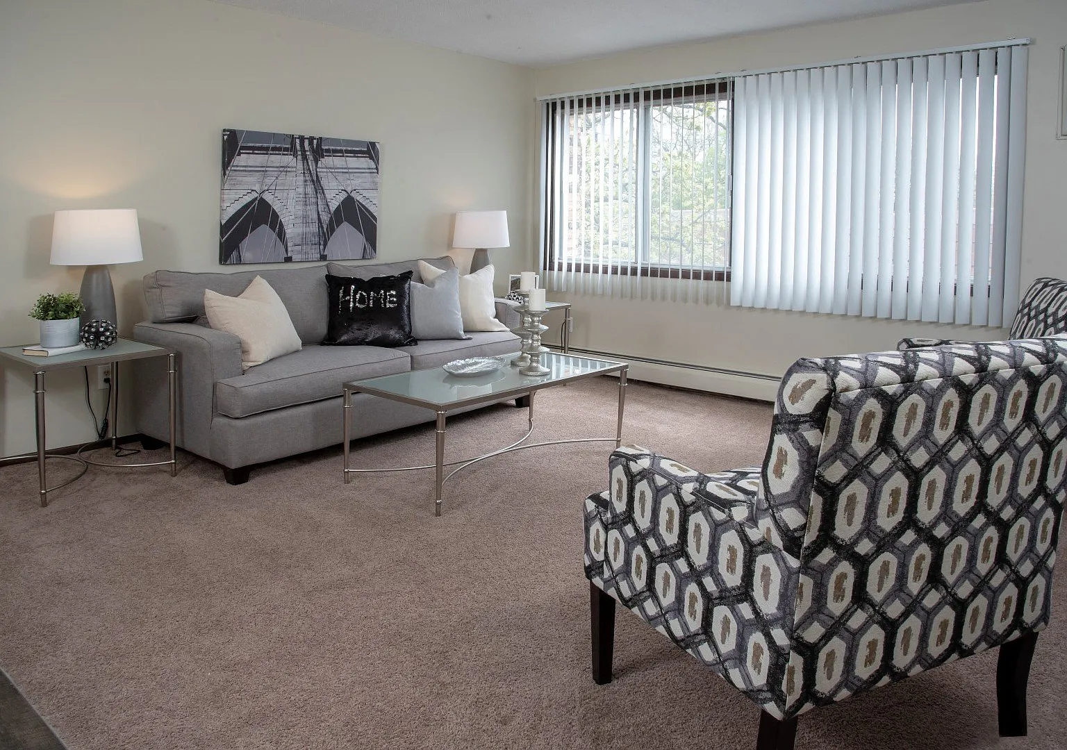 600 10th Ave Apartments — Photo 4