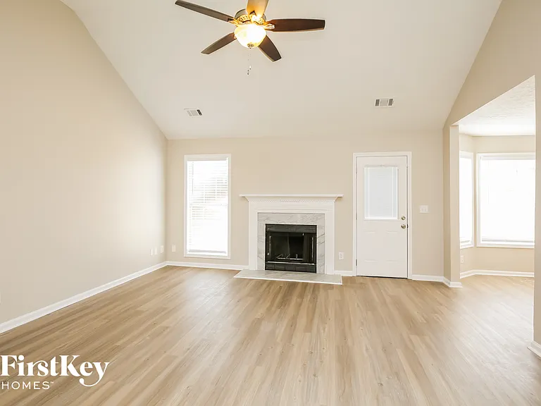 1510 Smoke Hill Dr — Photo 3