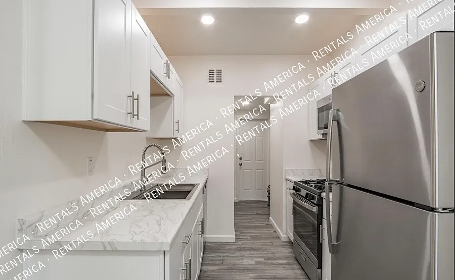 Remodeled apartment near University of Arizona — Photo 3
