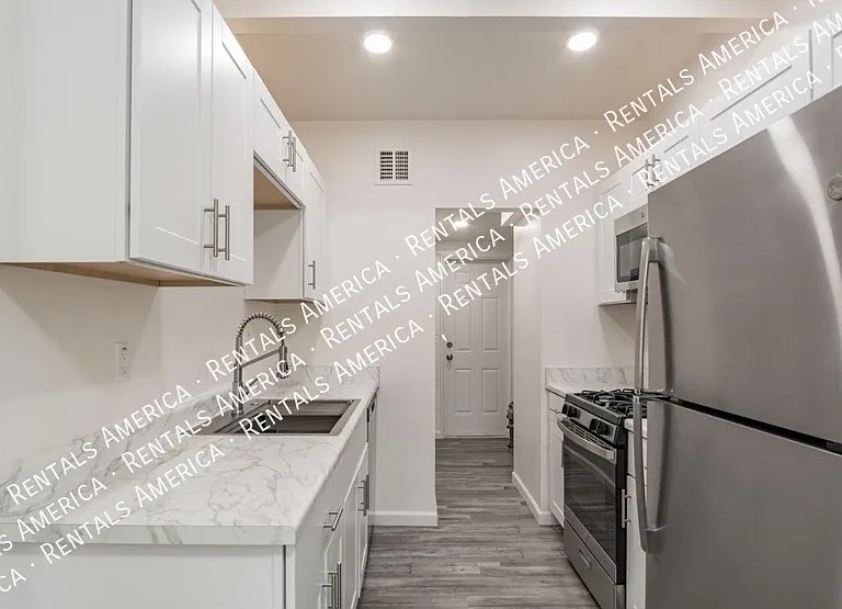 3950 E Fairmount St — Photo 6