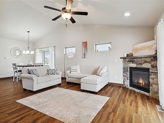 2nd image of 614 Dakota Ave