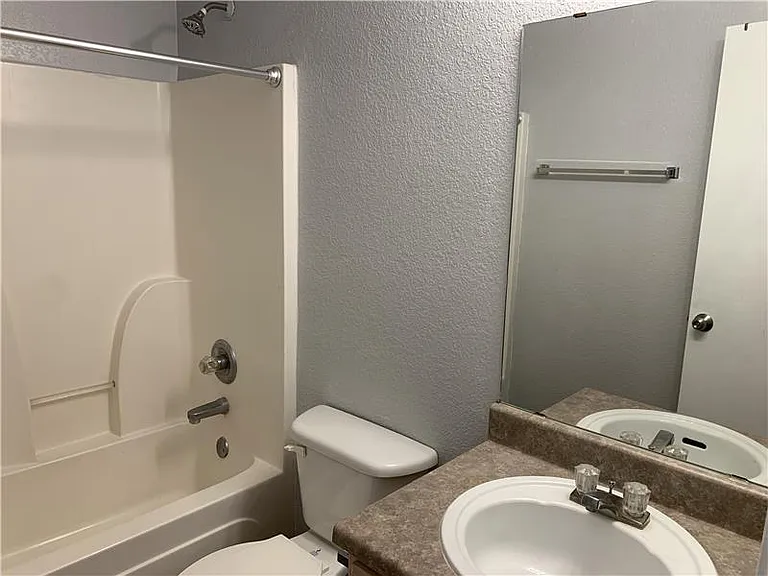 2807 Cantabrian Dr #B — Photo 24