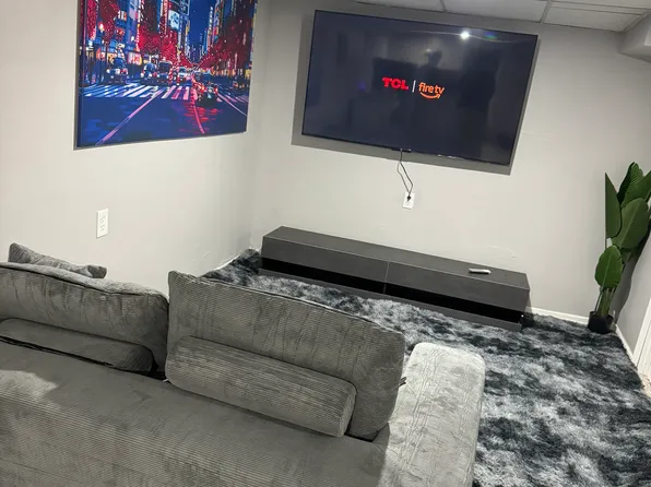 32 Danforth Avenue image 1 of 10