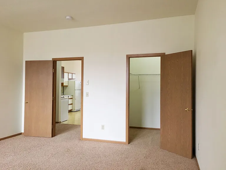 6 North Main Street - Downtown apartments on second floor above commercial spaces. — Photo 18