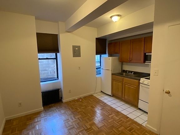 4th image of 203 E 27th St #1AB