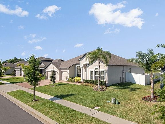 5th image of 641 Lemongrass Ln