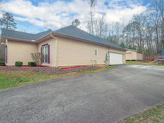 4th image of 9749 Springhill Farms Dr