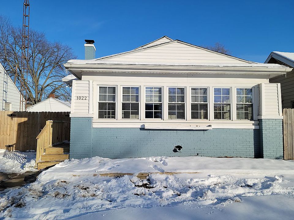 1st image of 1022 S Twyckenham Dr