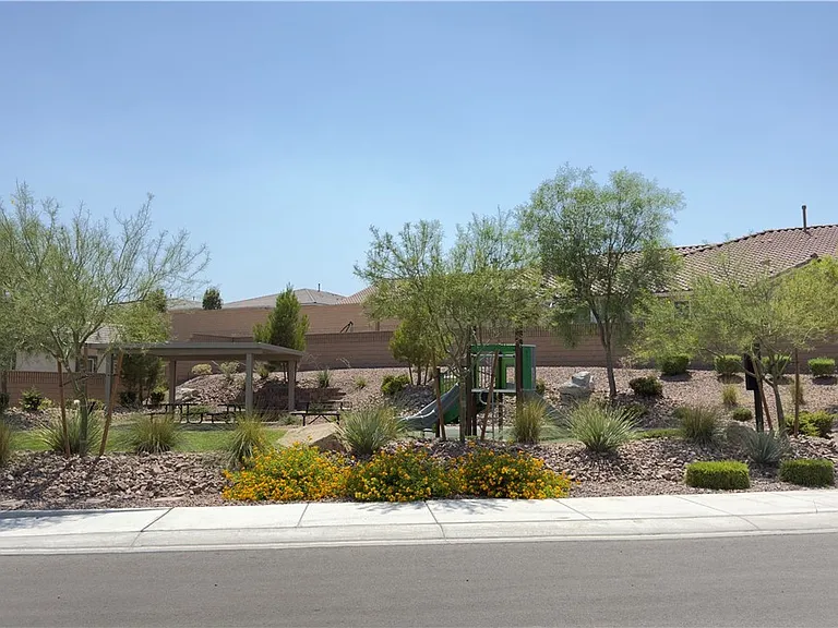 7491 Bonnie Piper St — Photo 29
