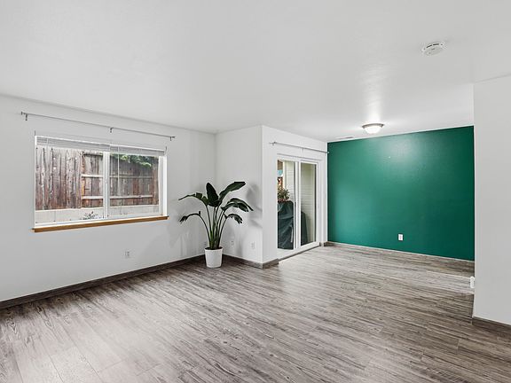3rd image of 467 Tulipan Way
