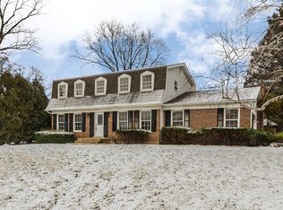 2S341 Seneca Dr, Wheaton, IL 60189