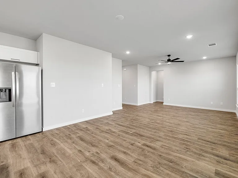 3827 Clovis St — Photo 32