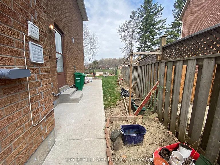 8 Kerwood Pl — Photo 18