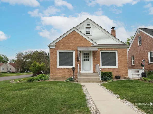 2431 W Ridgeland Ave, Waukegan, IL 60085