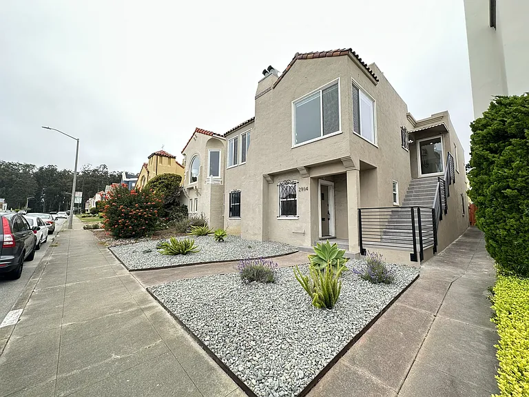 2984 20th Ave — Photo 2