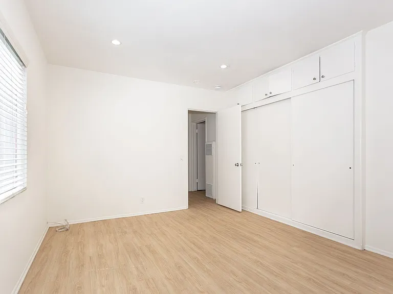1041 S Wooster St — Photo 11