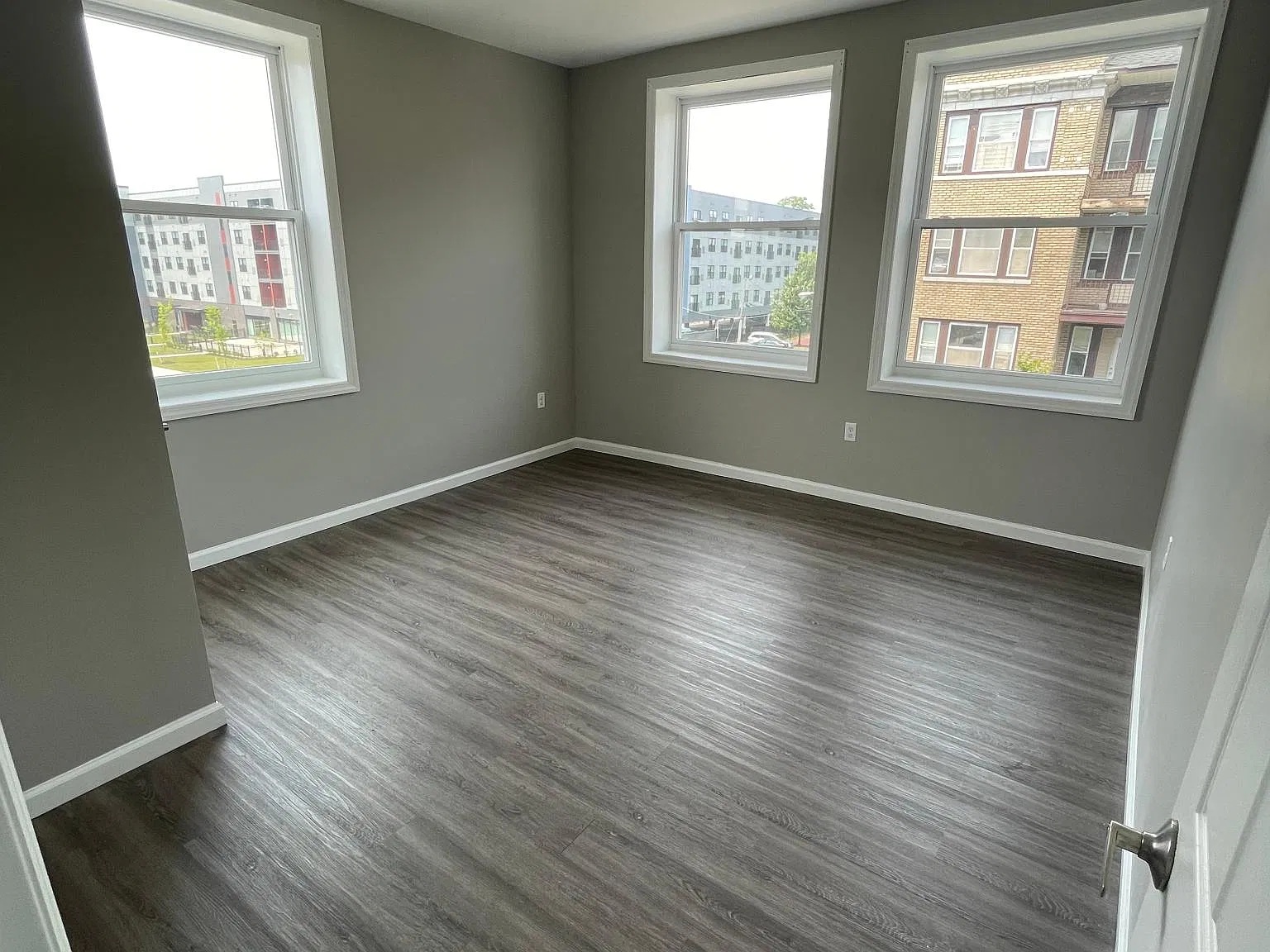 2 bed, 850 sqft, $1,900 — Photo 2