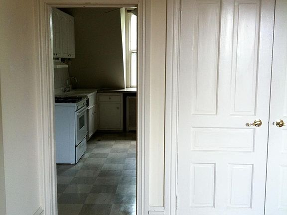 4th image of 819 N Harrison St APT 6
