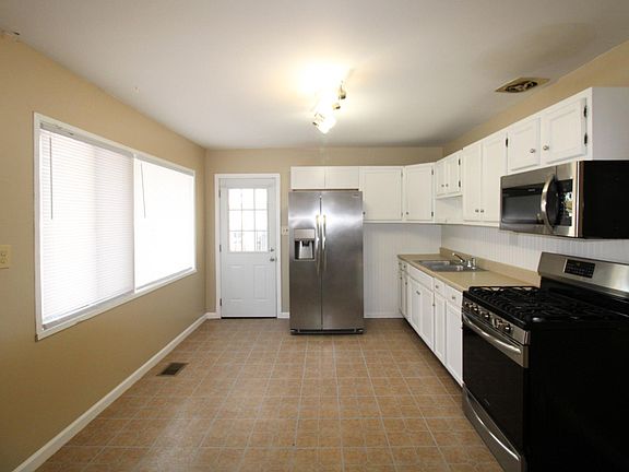 2nd image of 1703 Kylemore Dr