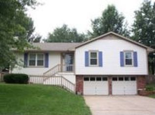 214 NE Leann Dr, Blue Springs, MO 64014