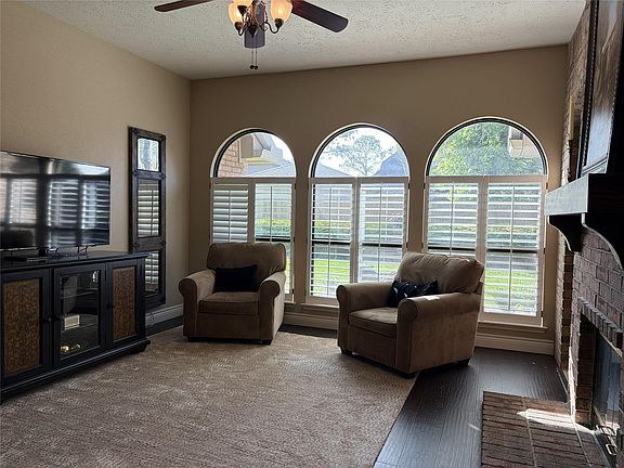 5th image of 814 Maplewood Falls Ct