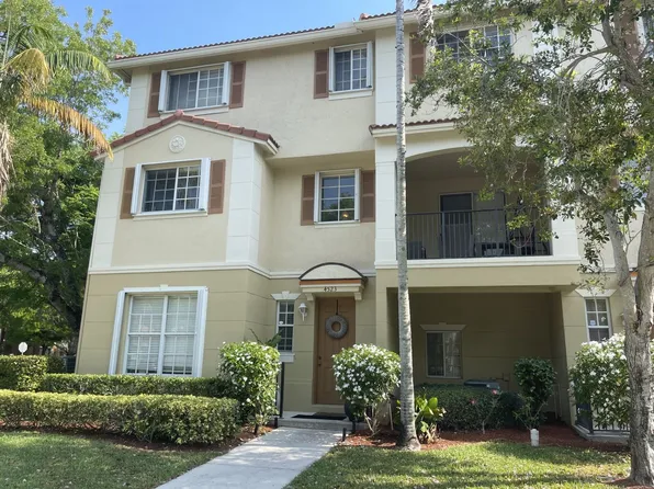 4523 Highgate Dr, Delray Beach, FL 33445