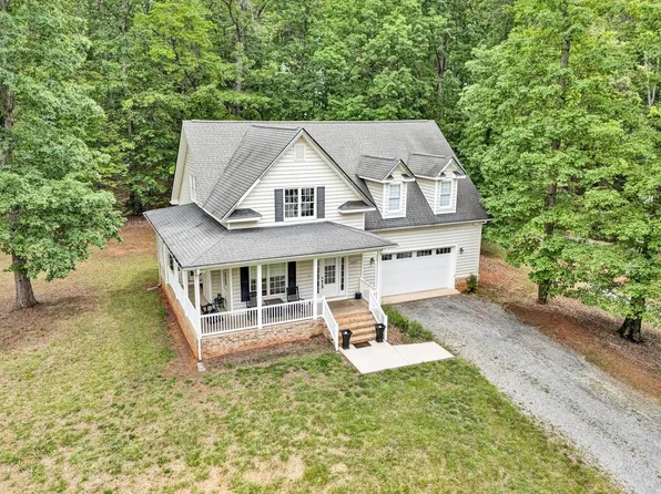 1309 W Pine Ridge Rd, Huddleston, VA 24104