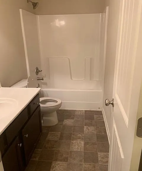 910 Walnut Woods Dr — Photo 9