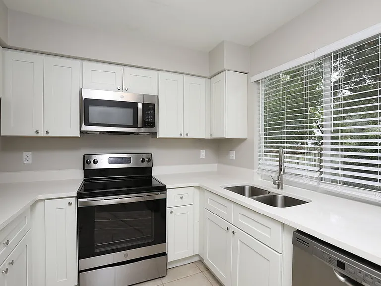 1833 Iroquois Dr — Photo 6