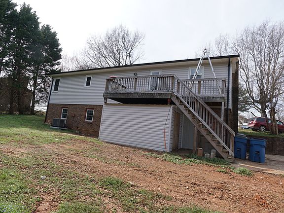 3rd image of 1968 Crestdale Ln