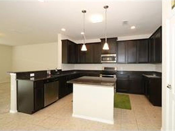 5th image of 1716 Oak Glen Dr