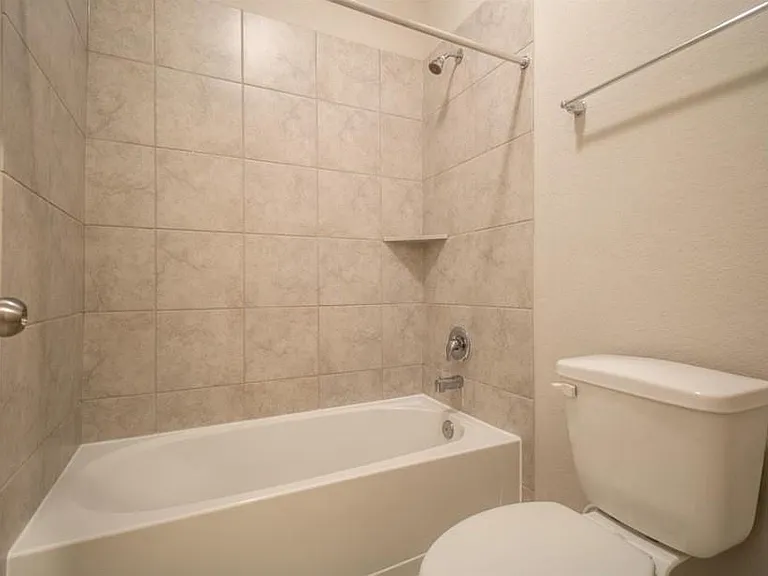 21449 Kings Guild Ln — Photo 10