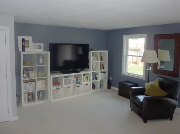 200 Heroux Blvd Unit 402, Cumberland, RI 02864