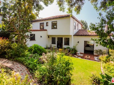 3877 Franklin Ave, Los Angeles, CA, 90027