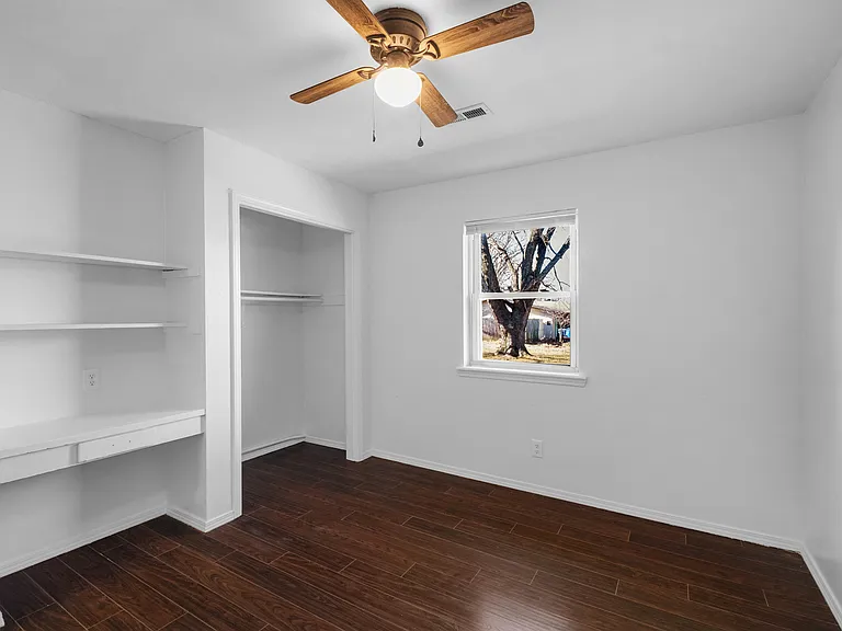 2306 Douglas St — Photo 10