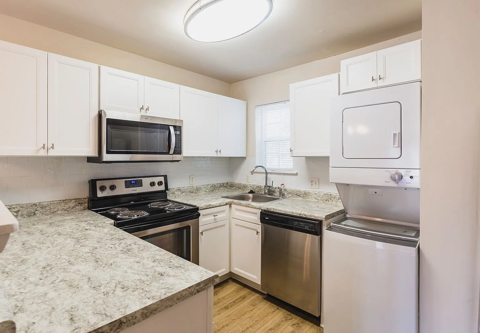 Harbor Village Apartments — Photo 4