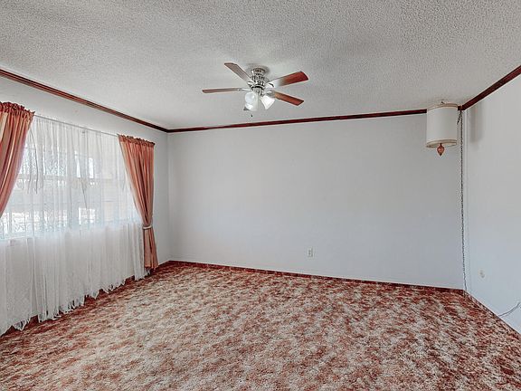3rd image of 10913 Lakewood Ave