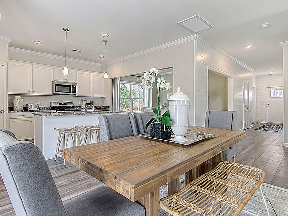 4th image of 205 Torslanda Ln