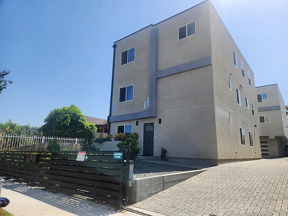 2nd image of 3996 La Salle Ave