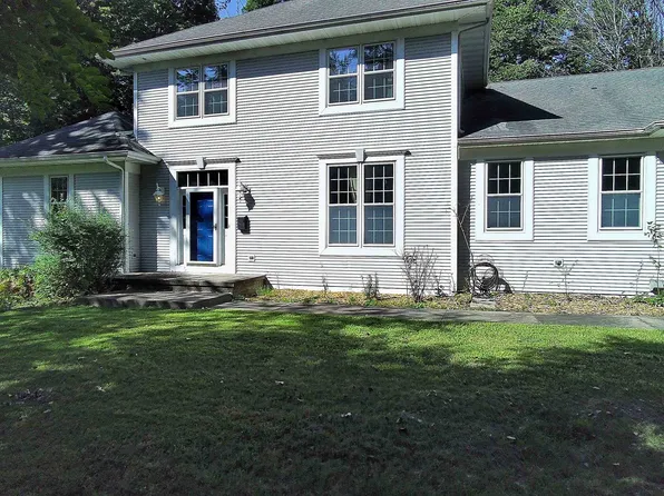 2055 S Tanager Ln, Green Bay, WI 54313